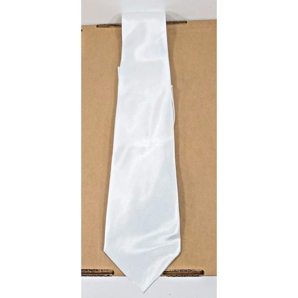 Fratello Mens Tie and Hanky Set White Polyester 3.75 Wide 2 Pieces Pocket Square